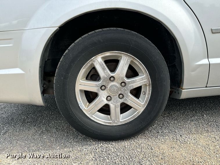 image for item EG6809 2009 Chrysler Town and country touring van