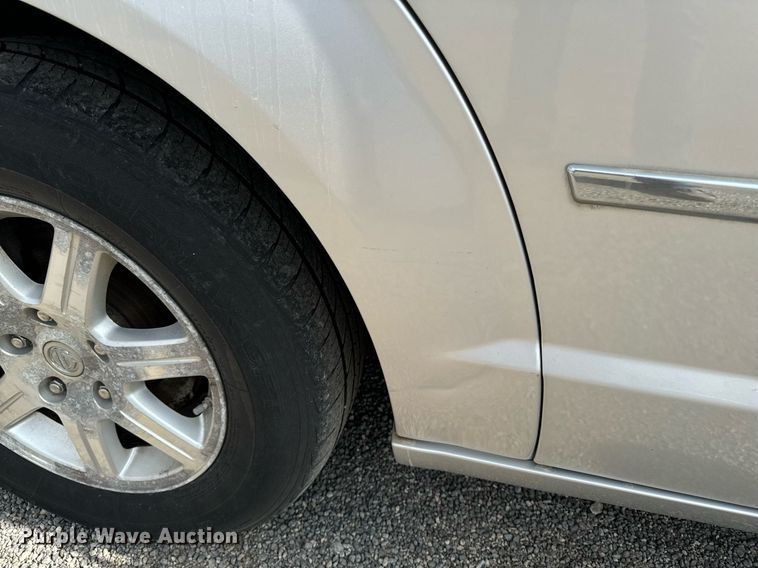 image for item EG6809 2009 Chrysler Town and country touring van