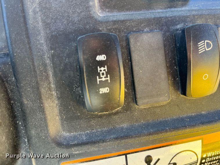 image for item EH2904 2016 John Deere Gator 825i utility vehicle