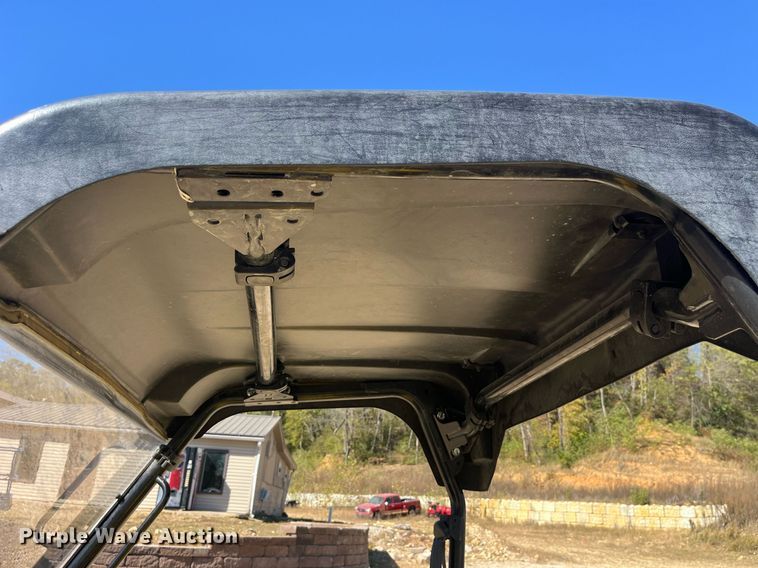 image for item EH2904 2016 John Deere Gator 825i utility vehicle