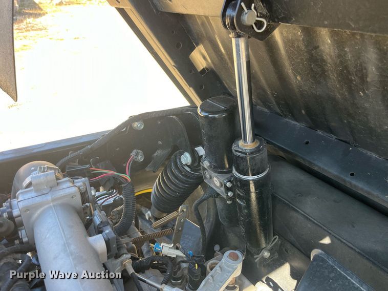 image for item EH2904 2016 John Deere Gator 825i utility vehicle