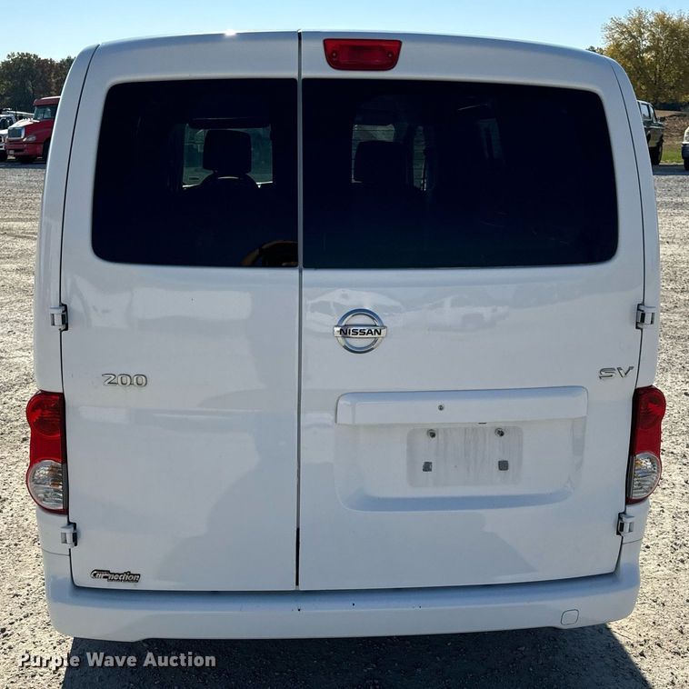 image for item EH7112 2018 Nissan NV200 SV van