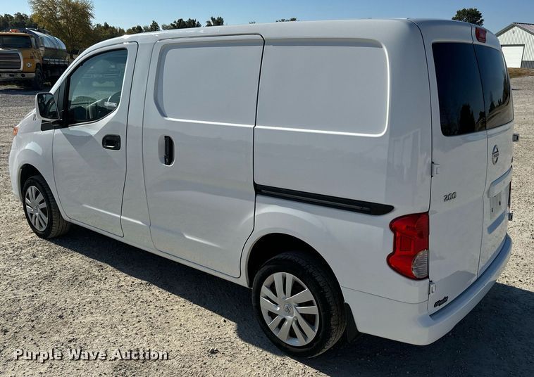 image for item EH7112 2018 Nissan NV200 SV van