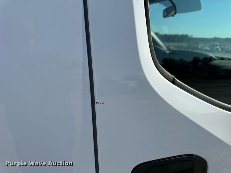 image for item EH7112 2018 Nissan NV200 SV van