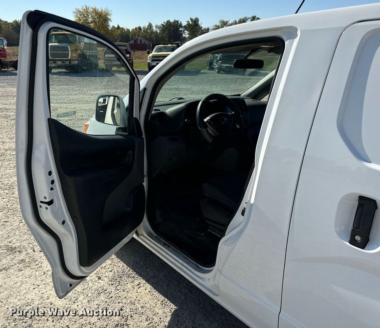 image for item EH7112 2018 Nissan NV200 SV van