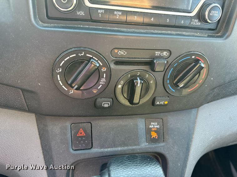 image for item EH7112 2018 Nissan NV200 SV van