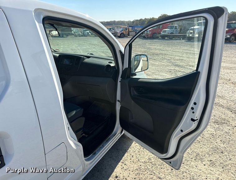image for item EH7112 2018 Nissan NV200 SV van