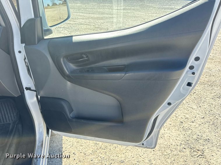 image for item EH7112 2018 Nissan NV200 SV van