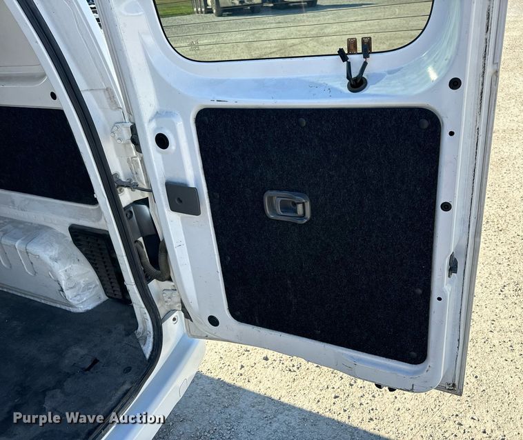 image for item EH7112 2018 Nissan NV200 SV van