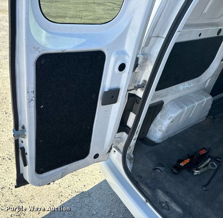 image for item EH7112 2018 Nissan NV200 SV van