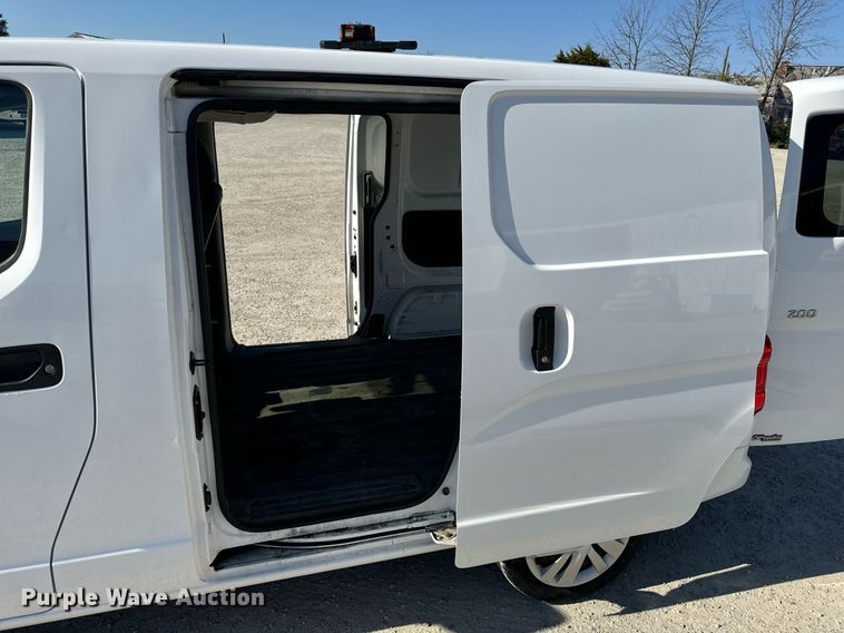 image for item EH7112 2018 Nissan NV200 SV van