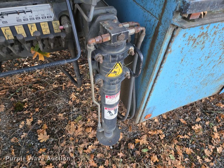 image for item EI4049 2003 International 4300 SBA crane truck