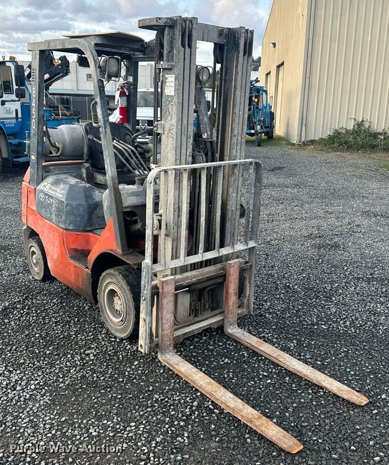 image for item EI4051 2005 Toyota 7FGU18 forklift