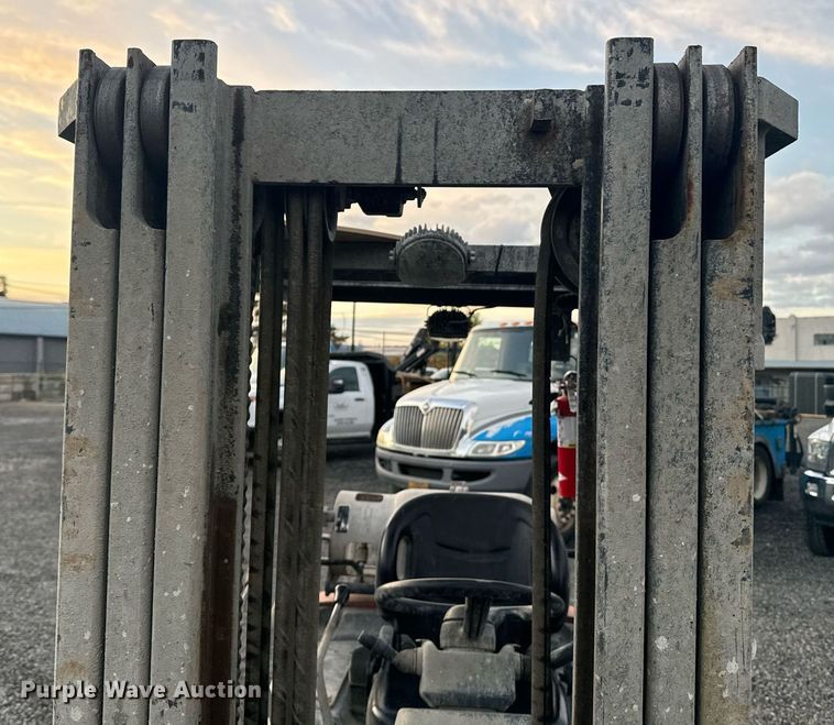 image for item EI4051 2005 Toyota 7FGU18 forklift