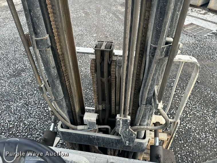 image for item EI4051 2005 Toyota 7FGU18 forklift