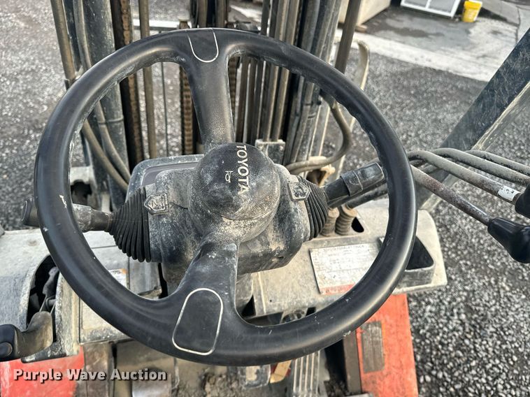 image for item EI4051 2005 Toyota 7FGU18 forklift