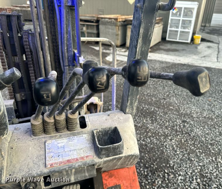 image for item EI4051 2005 Toyota 7FGU18 forklift