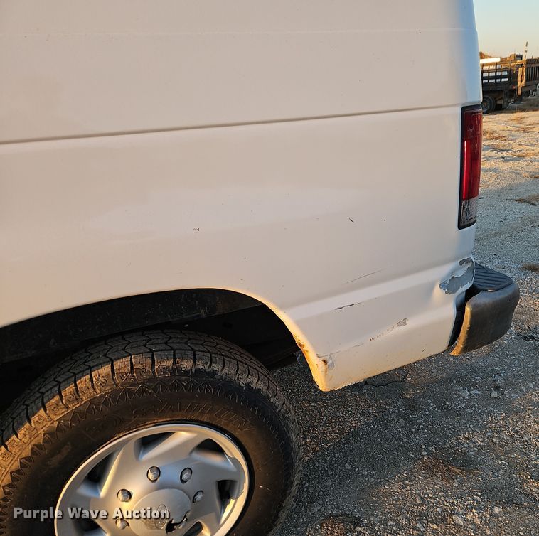 image for item EI8471 2005 Ford Econoline E250 van