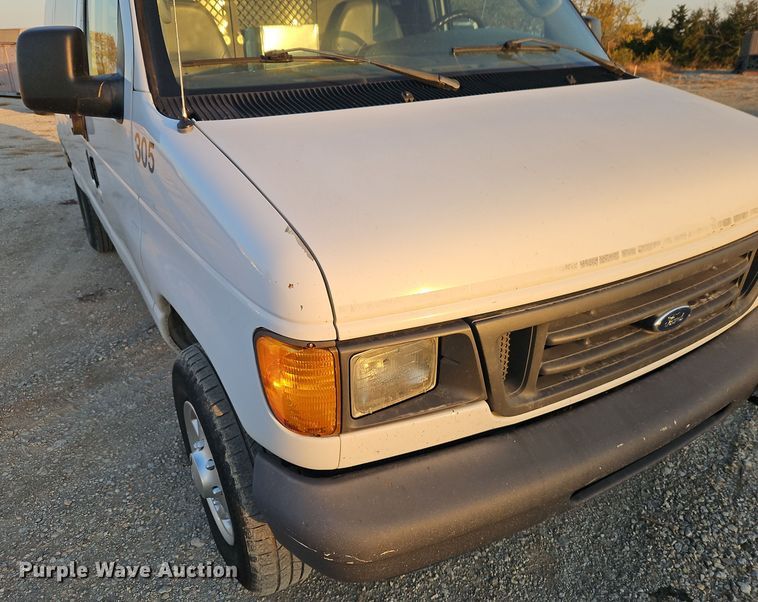 image for item EI8471 2005 Ford Econoline E250 van