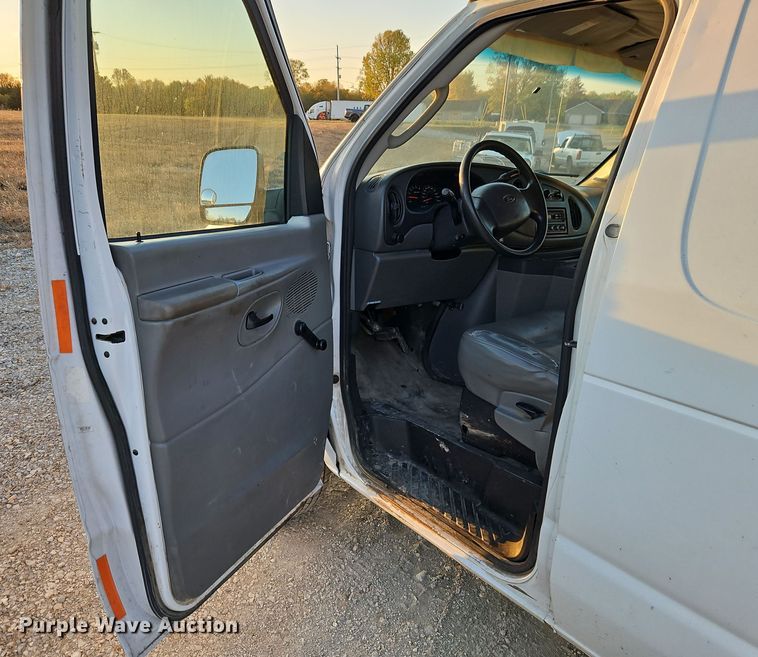 image for item EI8471 2005 Ford Econoline E250 van