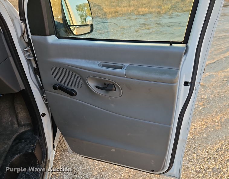 image for item EI8471 2005 Ford Econoline E250 van