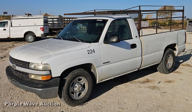 image for item EI8474 2002 Chevrolet  Silverado 1500 pickup truck