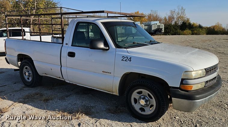 image for item EI8474 2002 Chevrolet  Silverado 1500 pickup truck