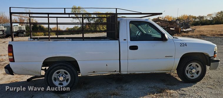 image for item EI8474 2002 Chevrolet  Silverado 1500 pickup truck