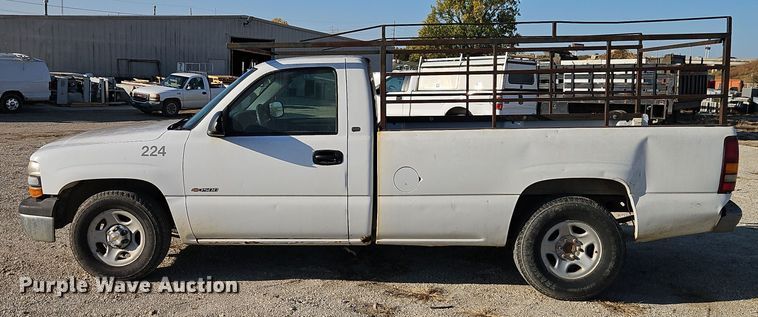 image for item EI8474 2002 Chevrolet  Silverado 1500 pickup truck