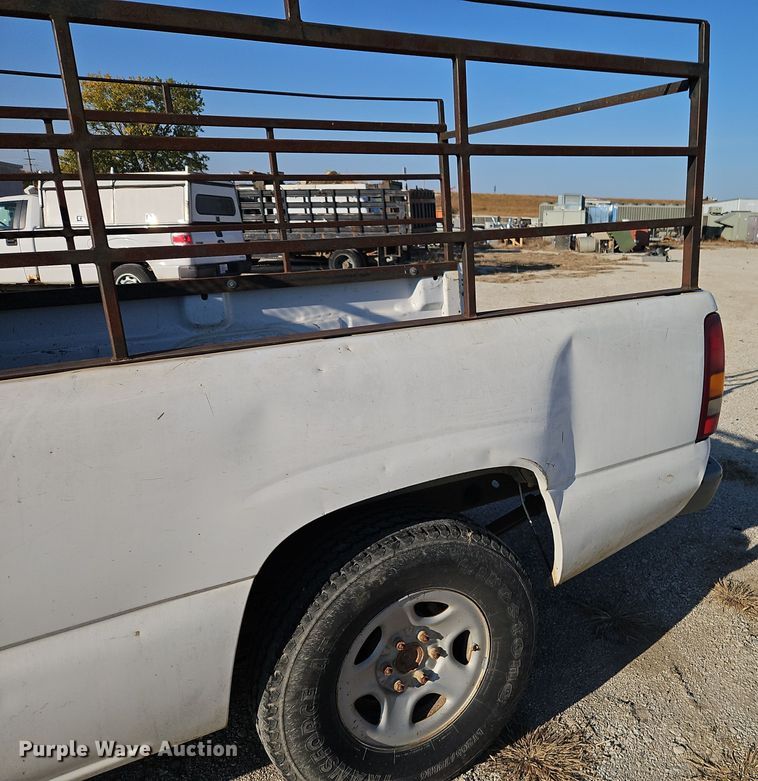 image for item EI8474 2002 Chevrolet  Silverado 1500 pickup truck