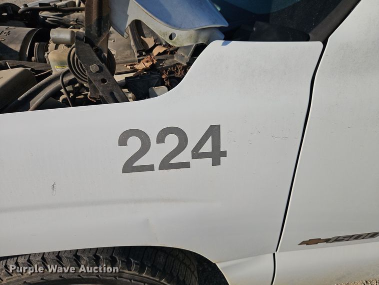 image for item EI8474 2002 Chevrolet  Silverado 1500 pickup truck