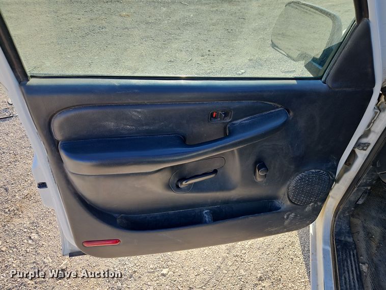 image for item EI8474 2002 Chevrolet  Silverado 1500 pickup truck