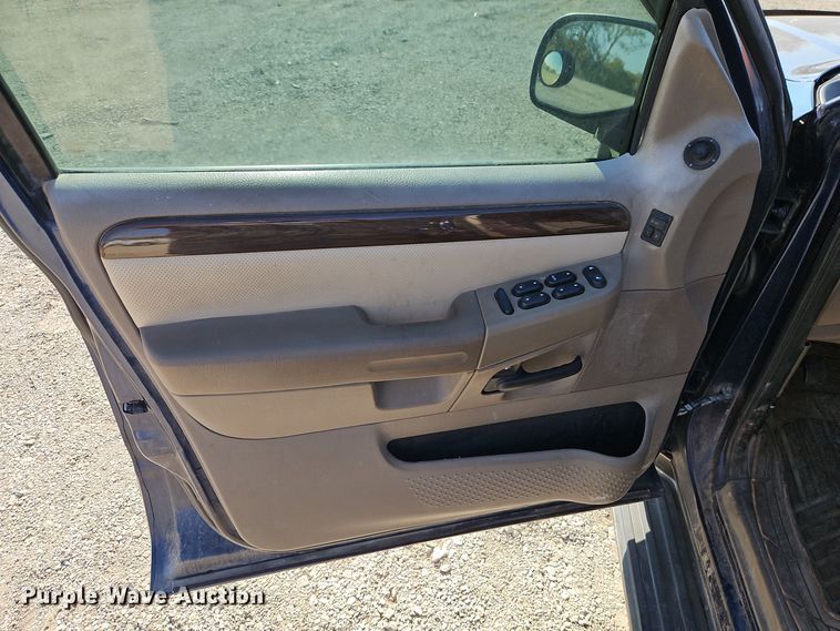 image for item EI8477 2004 Ford Explorer  SUV