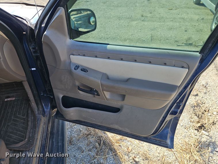 image for item EI8477 2004 Ford Explorer  SUV