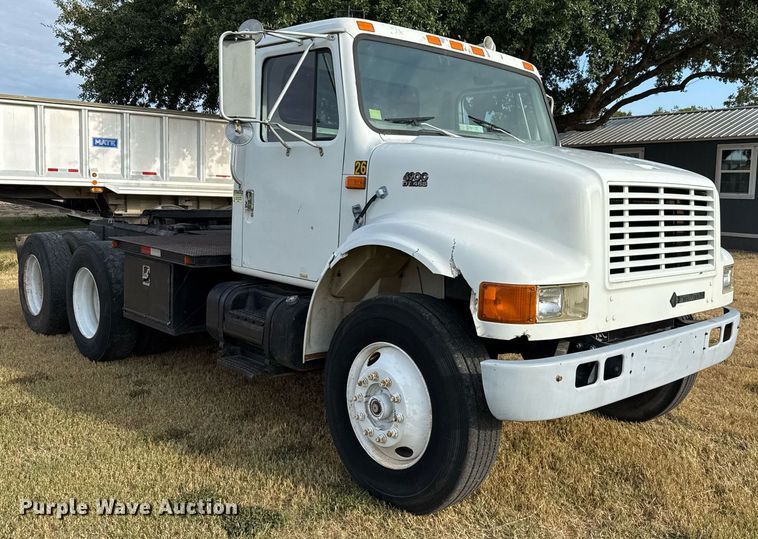 image for item EJ3117 1997 International  4900 semi truck