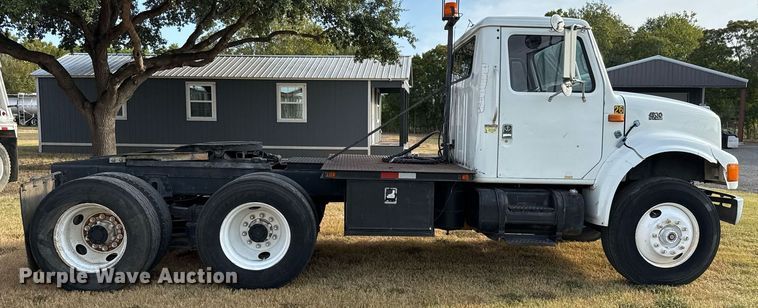 image for item EJ3117 1997 International  4900 semi truck