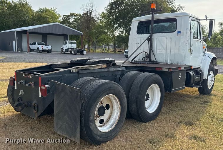 image for item EJ3117 1997 International  4900 semi truck