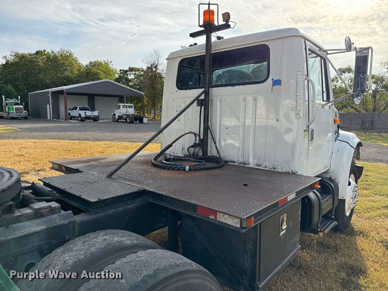 image for item EJ3117 1997 International  4900 semi truck