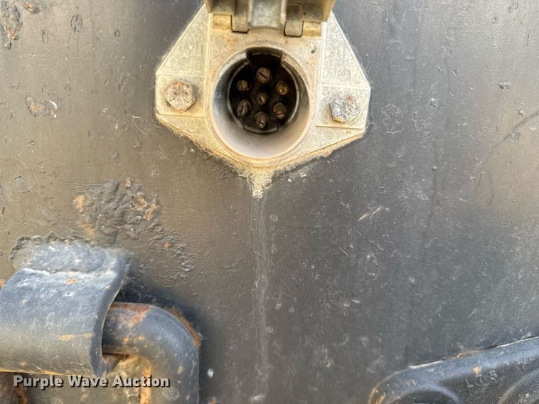 image for item EJ3117 1997 International  4900 semi truck