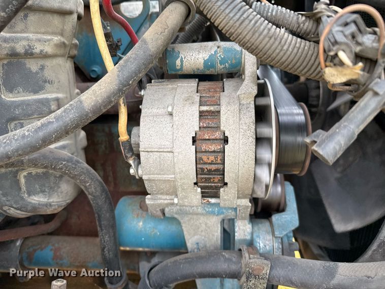 image for item EJ3117 1997 International  4900 semi truck