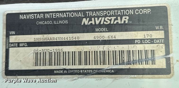 image for item EJ3117 1997 International  4900 semi truck