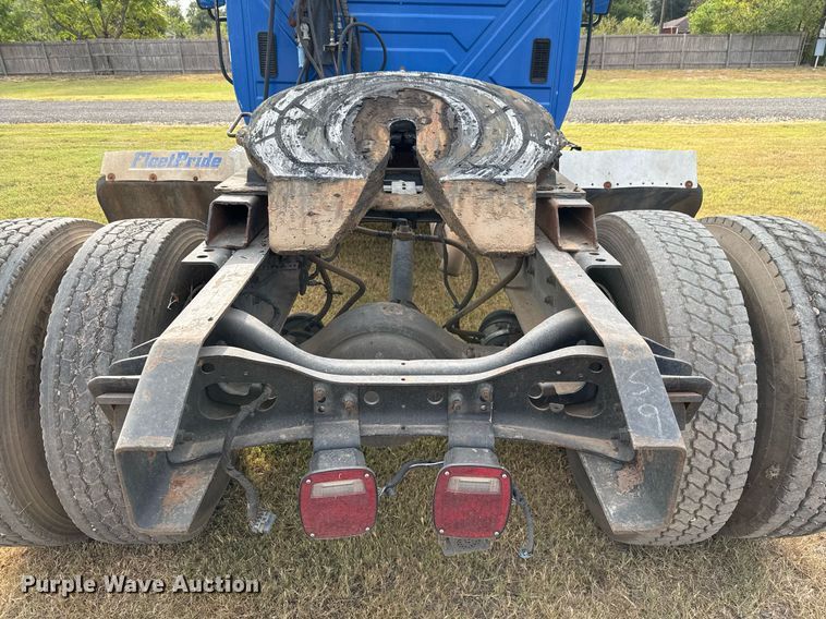 image for item EJ3118 2003 International  4400 semi truck