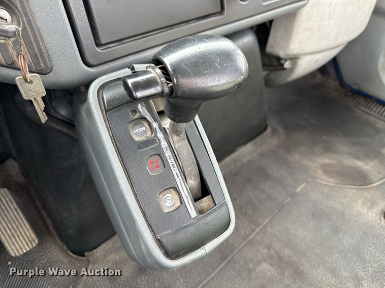 image for item EJ3118 2003 International  4400 semi truck