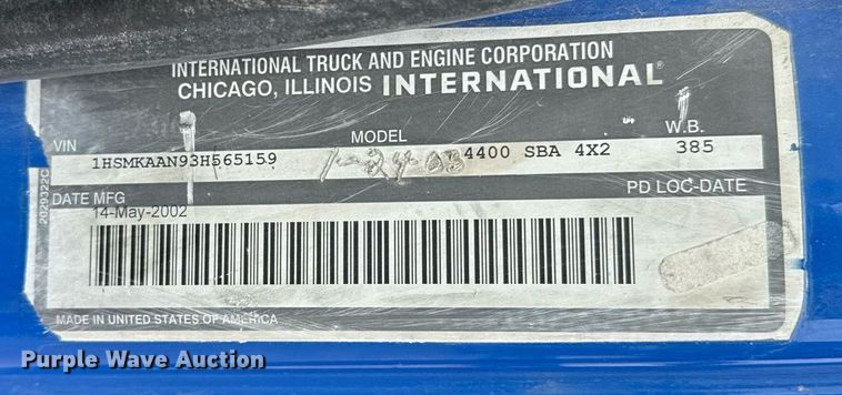 image for item EJ3118 2003 International  4400 semi truck