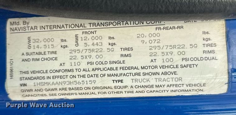 image for item EJ3118 2003 International  4400 semi truck