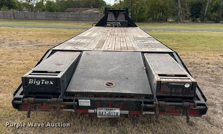image for item EJ3119 2006 Big Tex 22GN equipment trailer