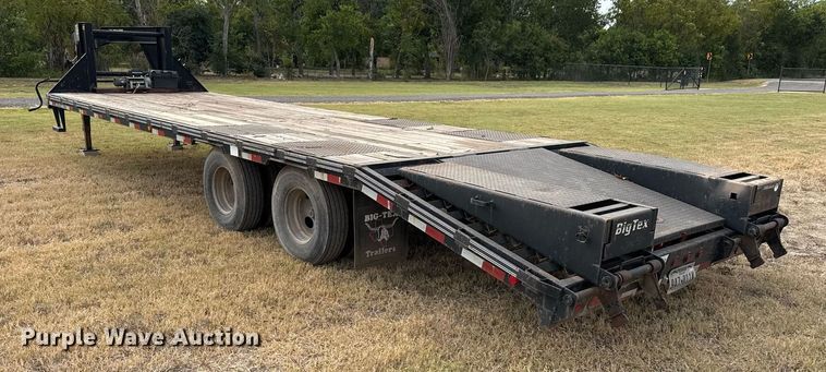 image for item EJ3119 2006 Big Tex 22GN equipment trailer