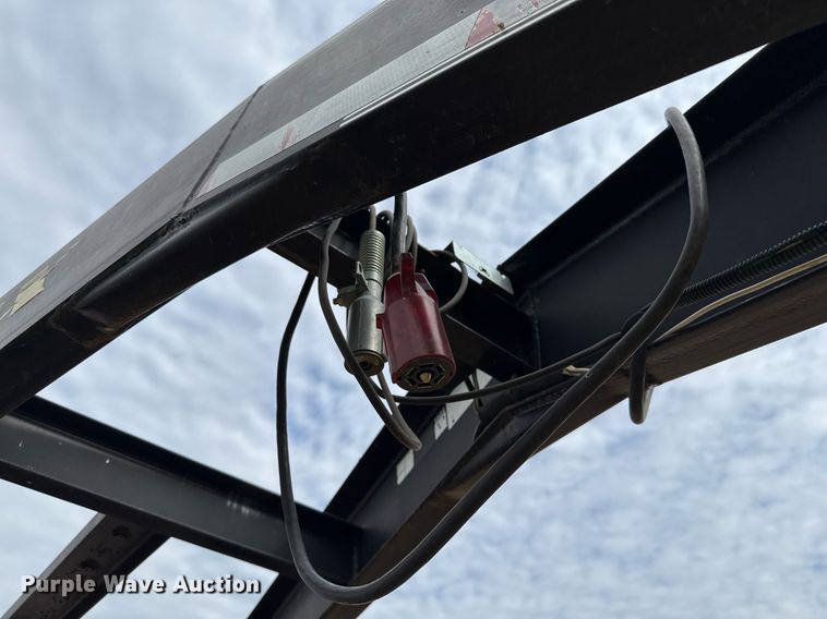 image for item EJ3119 2006 Big Tex 22GN equipment trailer