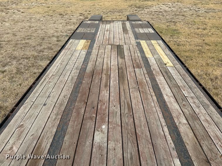 image for item EJ3119 2006 Big Tex 22GN equipment trailer