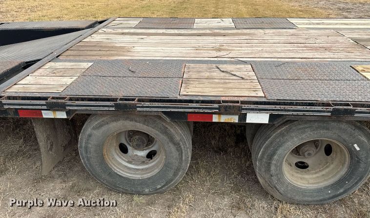 image for item EJ3119 2006 Big Tex 22GN equipment trailer